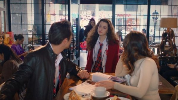 Todo por mi familia: ¡¿Qué haces con tu ex, Doruk?!
