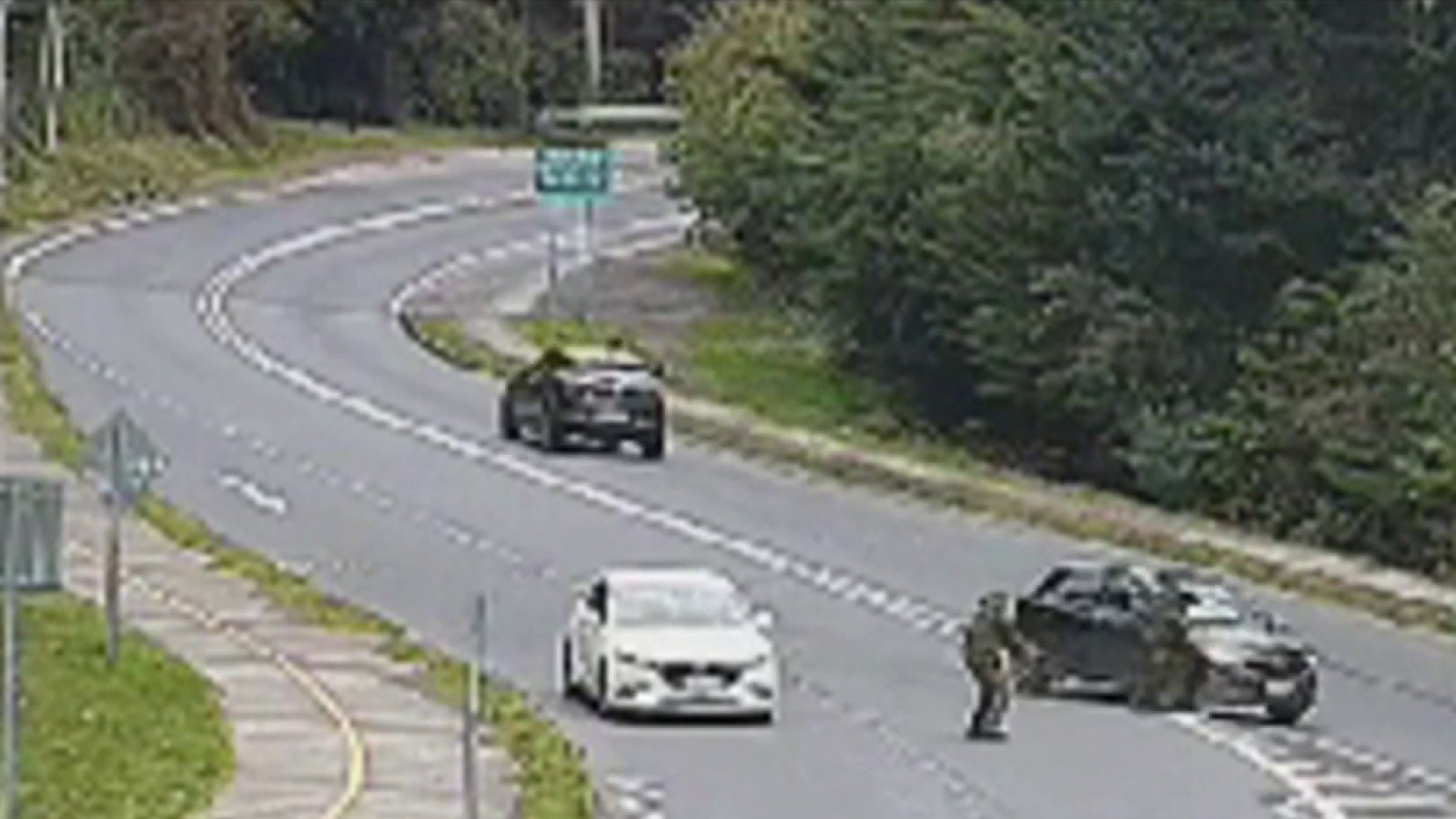 Video: El momento exacto en que conductor evadió control policial y atropello a carabinero en Pucón
