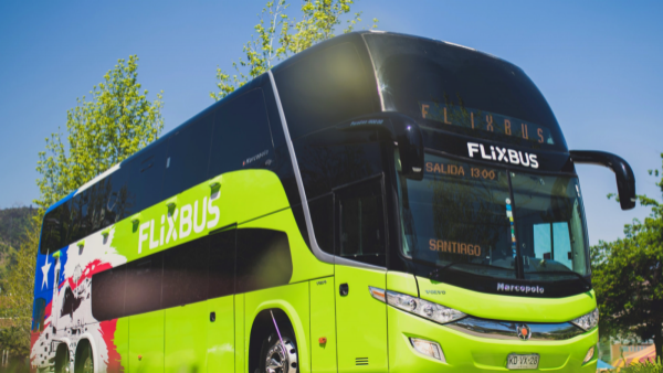 Pasajes desde $999: llega a Chile Flixbus, línea de buses a bajo costo
