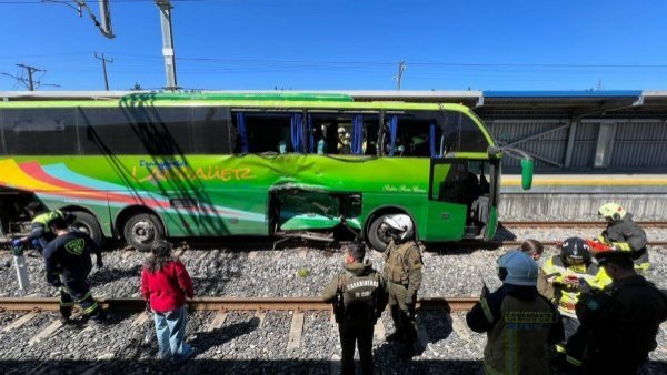 <p>Colisión de biotrén</p>2 menores y 3 adultos lesionados deja nuevo choque de Biotrén con bus en San Pedro de la Paz
