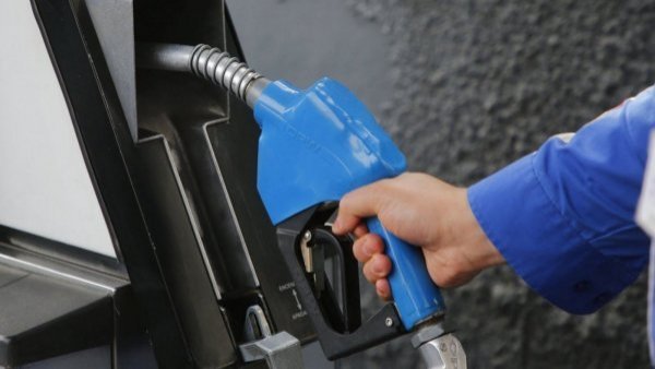 <p>Alza en los combustibles</p>Nueva alza en los combustibles: todas las bencinas subirán $32 desde este jueves

