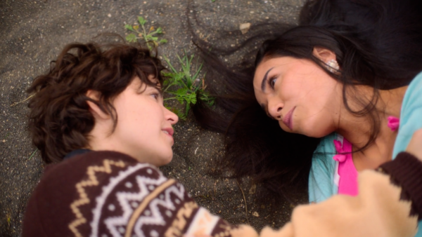 <p>Cecilia junto a su primer amor Morena </p>Steffi Méndez y su rol amoroso en Cecilia, La Incomparable
