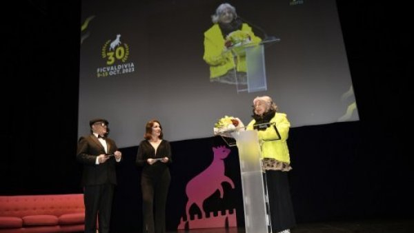 <p>Festival de Cine de Valdivia 2023</p>Todo lo que pasó en la ceremonia inaugural del 30° Festival Internacional de Cine de Valdivia 2023
