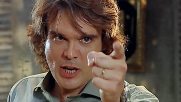 "El Clon": El triple repudio a Jade
