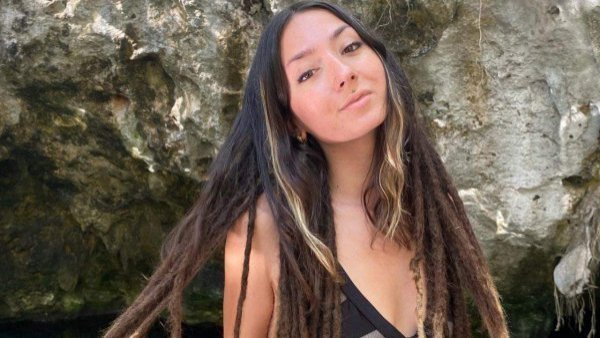 <p>Shani Louk</p>Madre lo confirmó: influencer alemana presuntamente secuestrada por Hamás está viva
