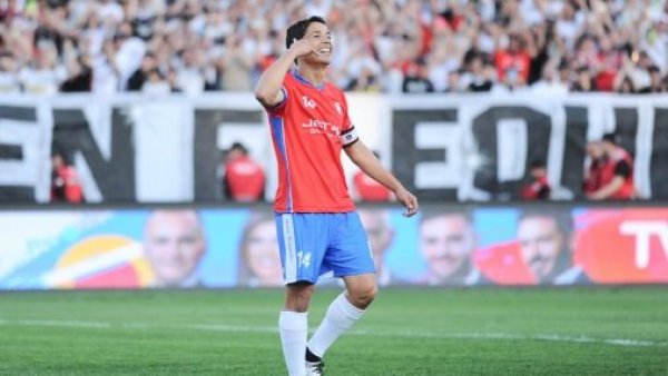 Matías Fernández dijo adiós al fútbol ante un Monumental lleno y rodeado de cariño
