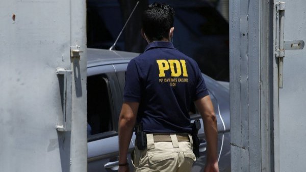 "Pasaba todo el día en la casa y en la noche salía": hombre le mintió a su esposa por 18 años diciéndole que era PDI
