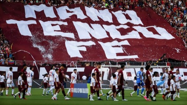 ¿Falta de respeto? Himno chileno es interrumpido en entonación de la Roja

