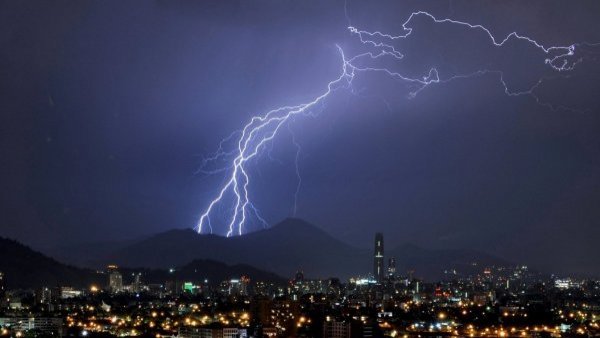Amplían sectores afectados por probables tormentas eléctricas pero mantienen pronóstico de "precipitaciones aisladas" en la RM
