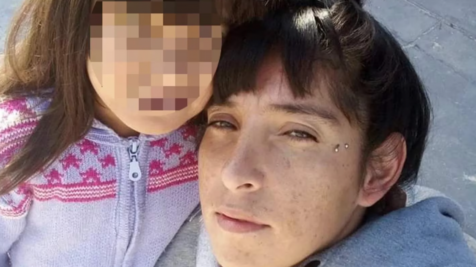 Joven muere asesinada por pareja de exnovio tras discusión por torta de cumpleaños para su hija
