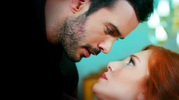 TVN estrena exitosa teleserie "Amor en Juego”