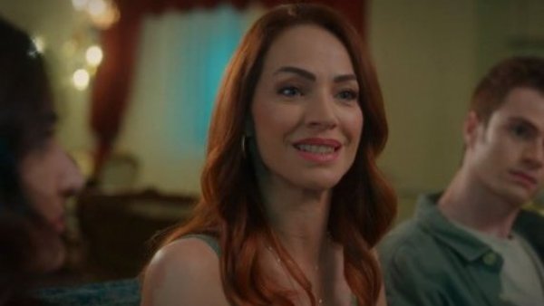 Todo por mi familia: Sengul lleva a Elif a casa de Ayla
