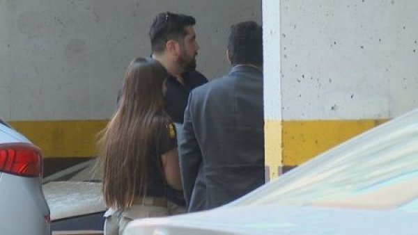 Hallan cuerpo sin vida al interior de departamento en Santiago Centro