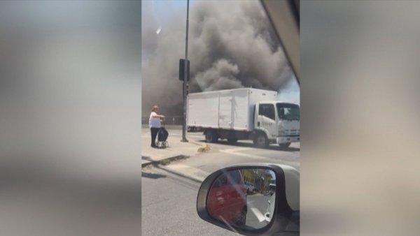 Incendio tras colisión en Autopista General Velásquez: confirman un muerto tras choque entre camión y un auto