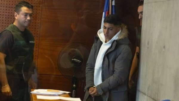 "Gravísimos": Colo Colo se abre a posible desvinculación de Jordhy Thompson tras nueva denuncia de VIF