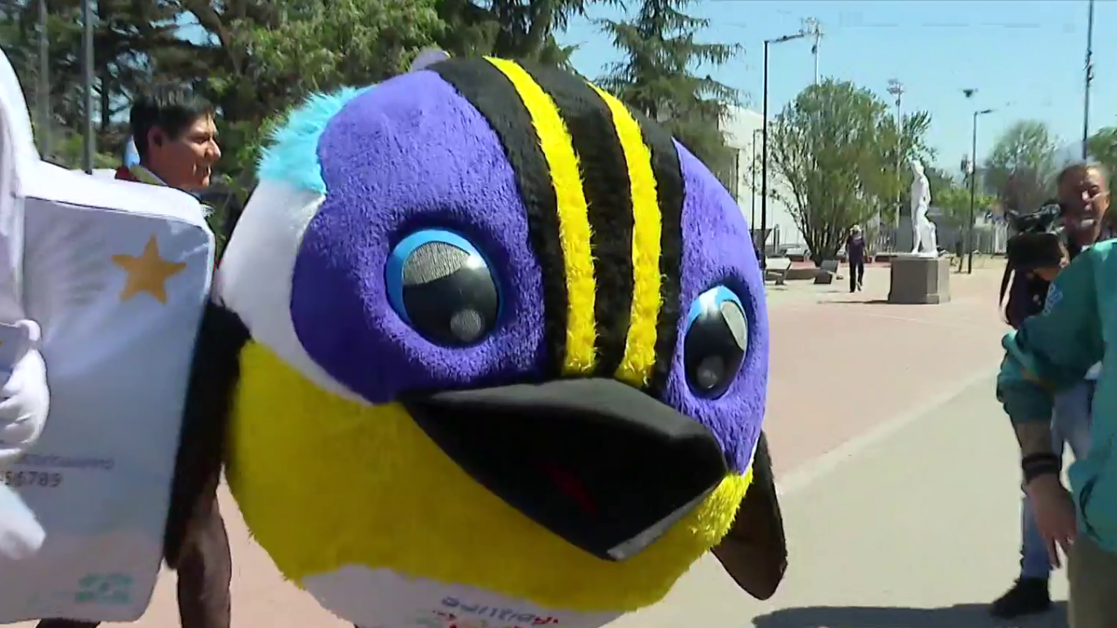 ¿Quién es Fiu, la mascota que brilló en Santiago 2023?
