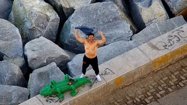 ¿Qué andaba haciendo Simón Oliveros sin polera?
