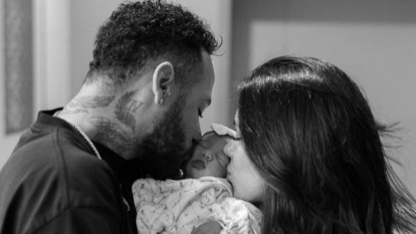 Neymar revela que hombres armados intentan secuestrar a su hija y pareja