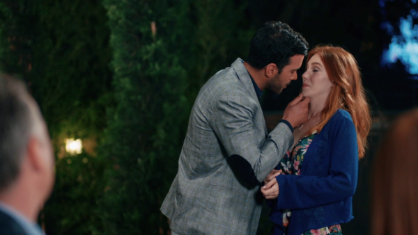 Amor en Juego - T1E05 | Defne es mi prometida
