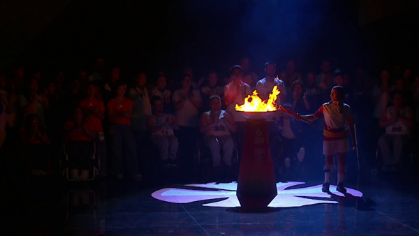 ¡Increíble! Génesis Gonzalez llega a la Teletón con antorcha de los Parapanamericanos
