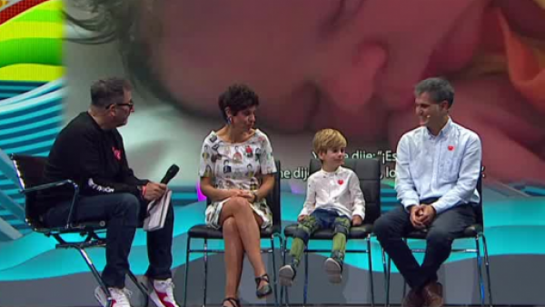 Desde España hasta Teletón: La historia de Koke, Vanessa y su hijo Enrique
