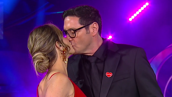 El romántico beso entre Diana Bolocco y Francisco Saavedra
