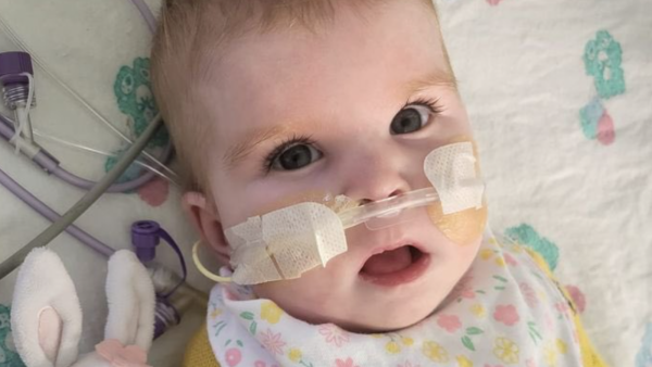 Italia desconecta a bebé de 8 meses con enfermedad incurable: "Hicimos todo lo que pudimos"