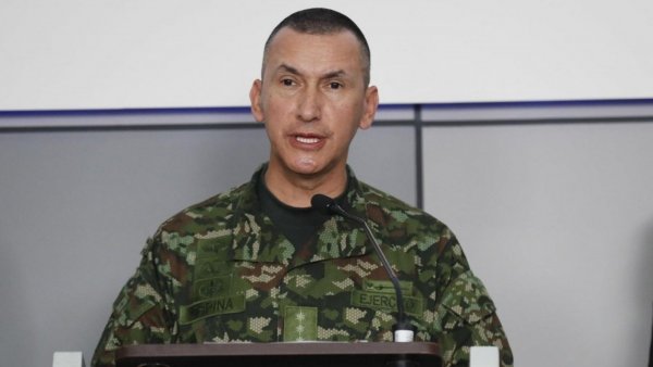 Militar colombiano es investigado por escuchas ilegales a profesor de inglés de su esposa
