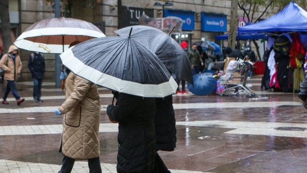 Lluvia en Santiago: Anticipan nuevo sistema frontal con "alta posibilidad de precipitaciones" que afectará a la RM