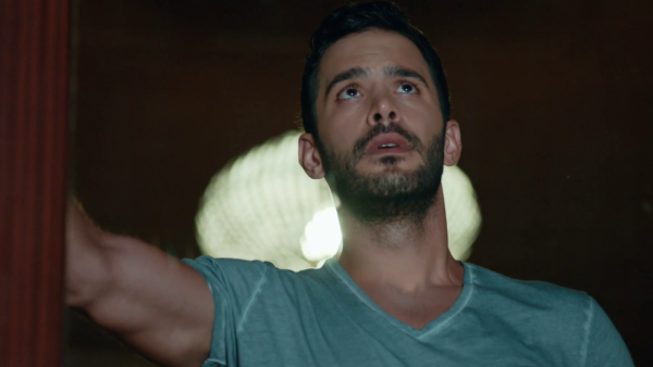 Amor en Juego - T1E09 | Los cuestionamientos de Omer
