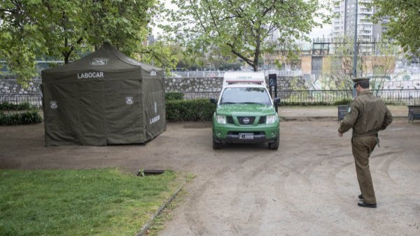 Carabinero se lanza al río Mapocho para rescatar a mujer
