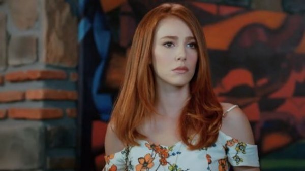 Amor en Juego - T1E11 | La renuncia de Defne
