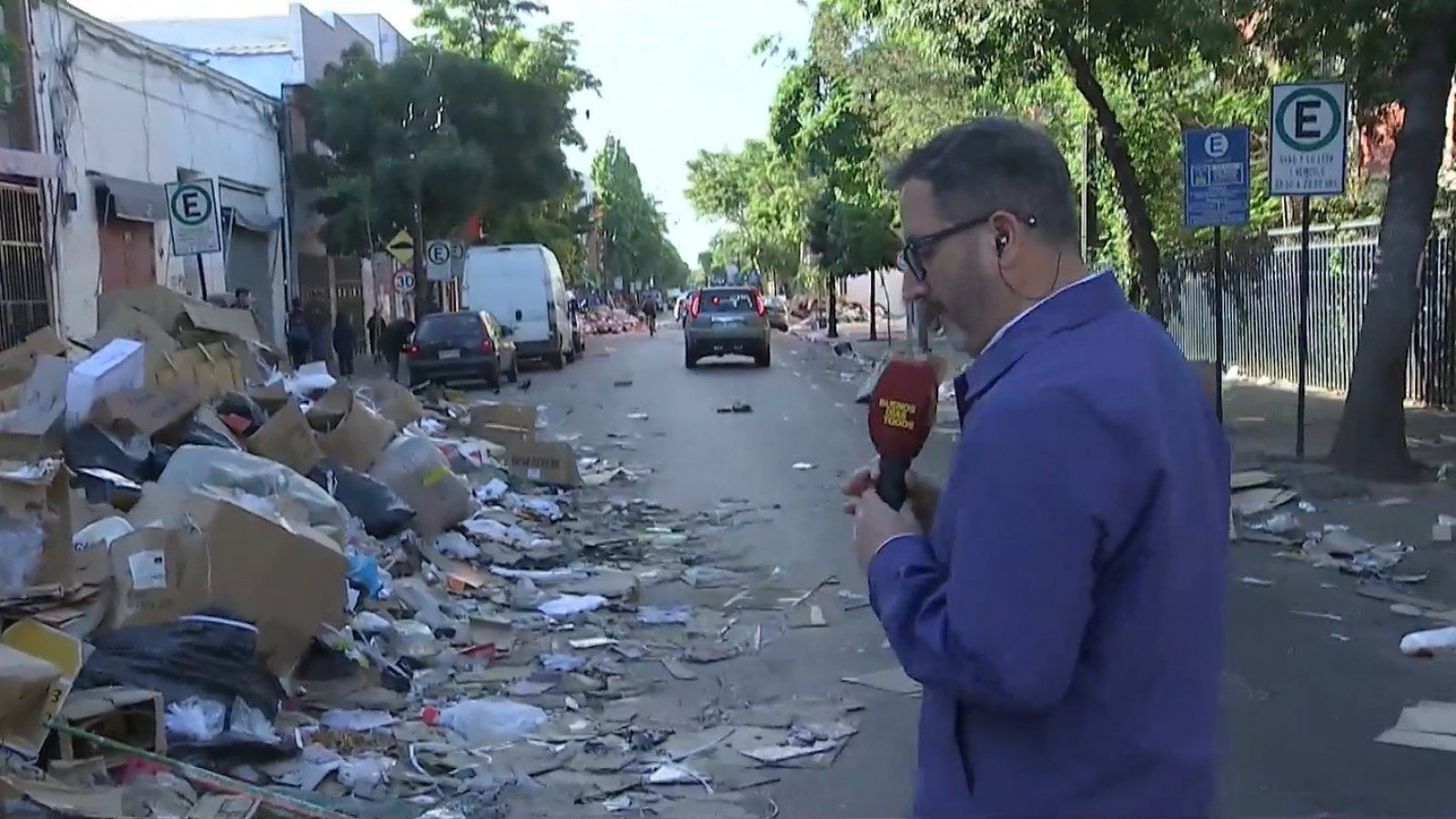 Desastre sanitario: Vecinos reaccionan ante basural en Barrio Meiggs en Santiago
