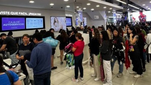 Corona extiende oferta de todo vestuario a $5 mil tras éxito de ventas
