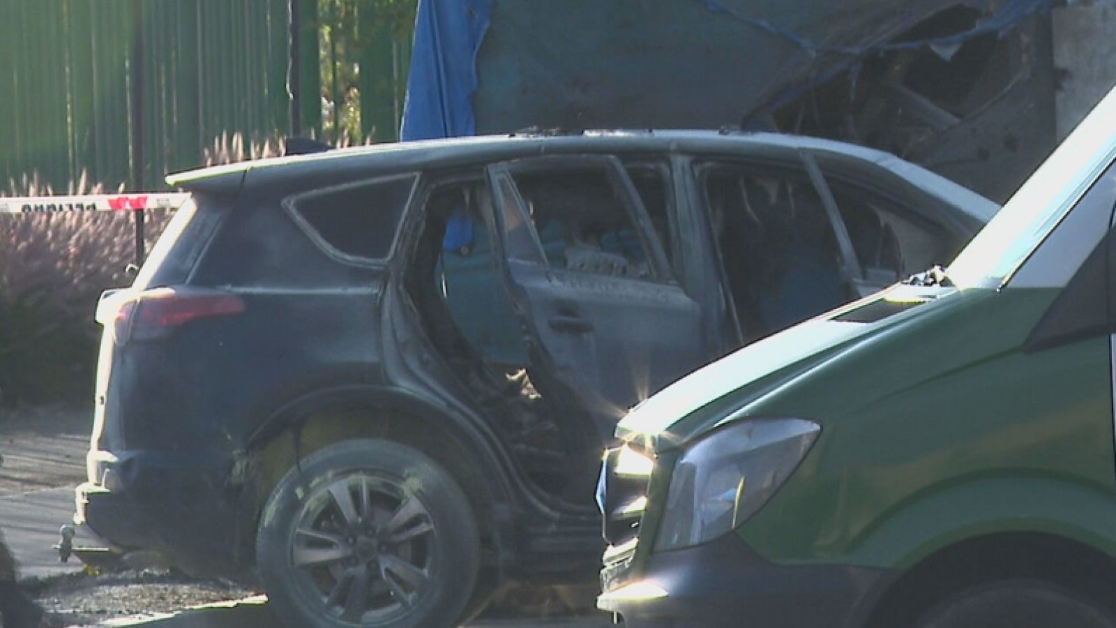 Fallece hombre quemado en auto en el exterior de la cárcel Santiago 1
