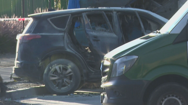 Fallece hombre quemado en auto en el exterior de la cárcel Santiago 1
