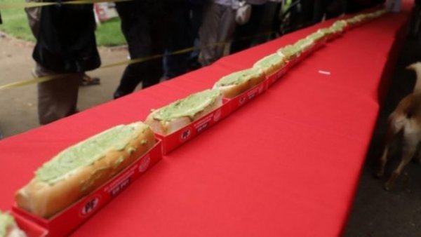 "Se hizo el ruido que queríamos": joven detrás del 'completo más largo del mundo' en Talca
