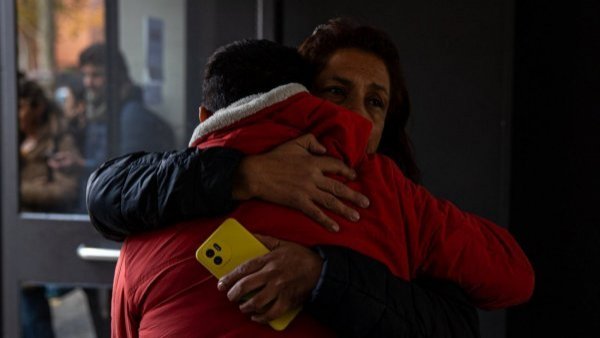 Detienen a sujeto que mató a puñaladas a su expareja y a la hija de ambos