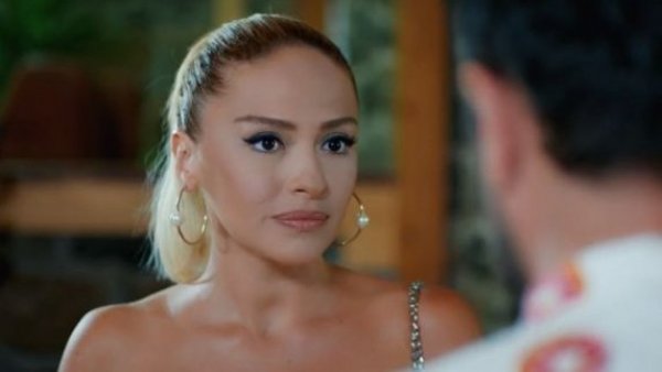 Amor en Juego - T1E15 | Yasemin tras Neriman

