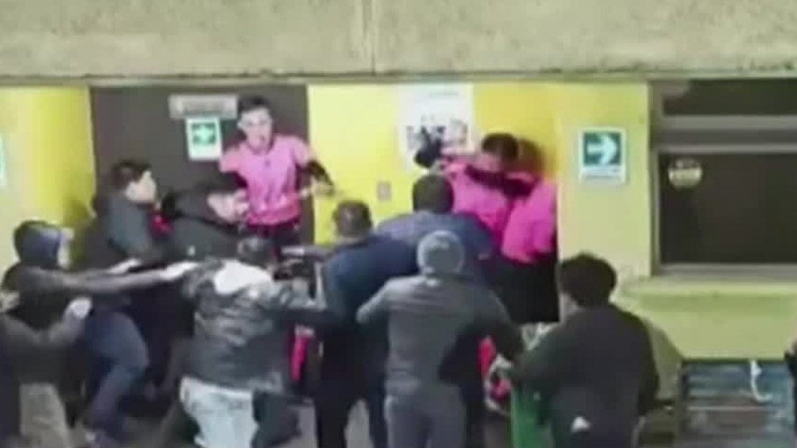 Temuco: Partido de fútbol femenino termina con golpiza a árbitros
