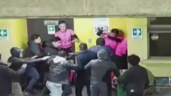 Temuco: Partido de fútbol femenino termina con golpiza a árbitros
