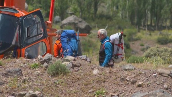 Cuerpo de uno de los andinistas argentinos fallecidos es trasladado a campamento del GOPE