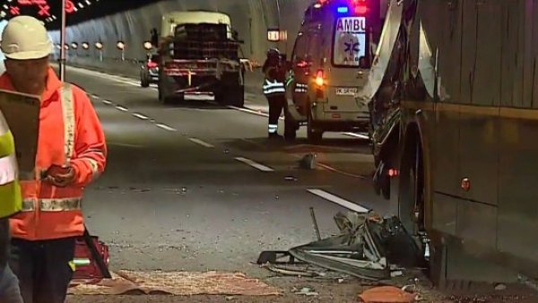 "Sentimos ruido, gritos y el bus se detuvo": El relato de testigos en mortal accidente en túnel Zapata
