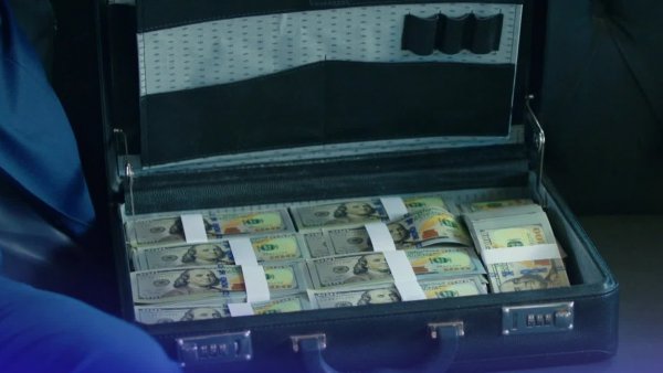 "En este maletín está tu primer pago": Mira un avance de este miércoles de "Todo por mi familia"
