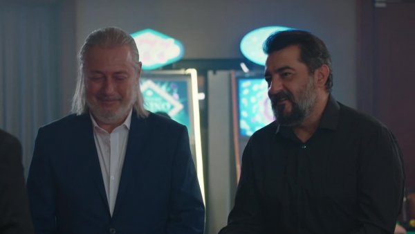Todo por mi familia - T1E295 | El casino de Akif
