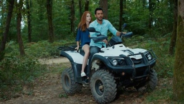 Perdidos en el bosque: Mira el momento de "Amor en Juego"
