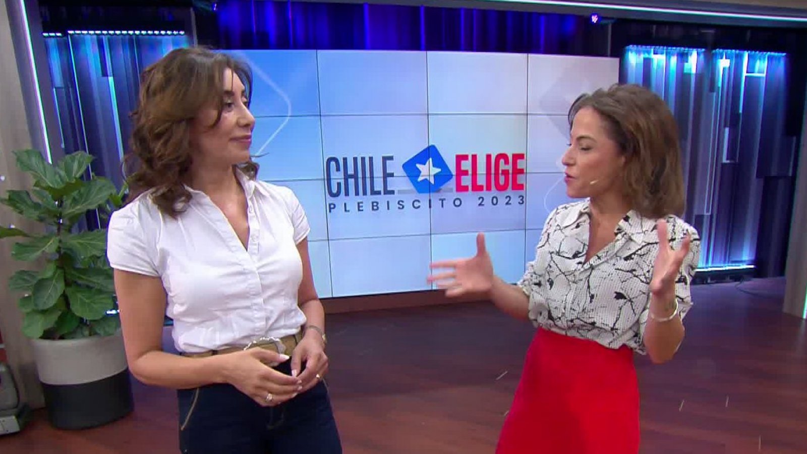 Carmen Gloria Arroyo y Constanza Santa María dieron inicio a "Chile Elige, Buenos días a todos"
