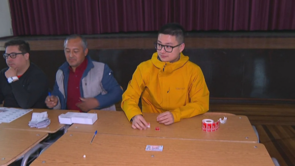 Ciudadano chino fue a votar por primera vez desde que vive en Chile y quedó como vocal