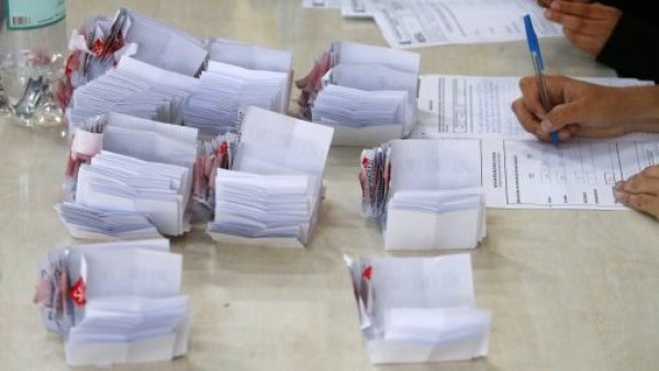 Con más de la mitad de las mesas escrutadas, En contra aumenta ventaja a 55%
