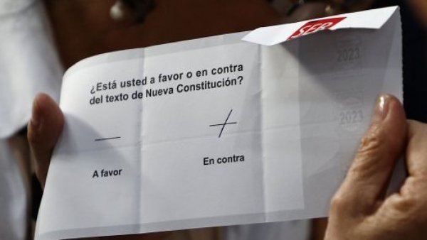 Más del 55 % de los chilenos rechazan la propuesta de una Constitución
